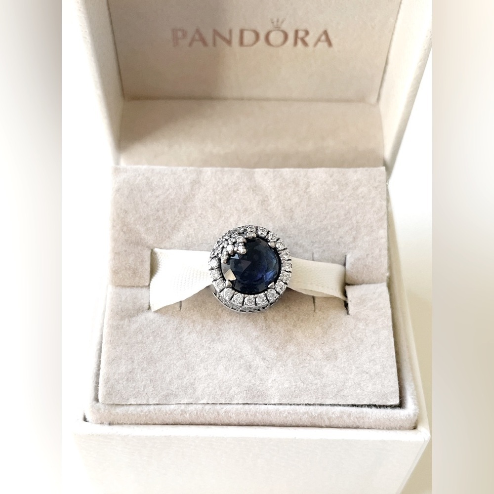 Pandora Dazzling Snowflake Charm | Retired